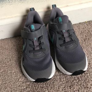 Nike girls revolution good condition